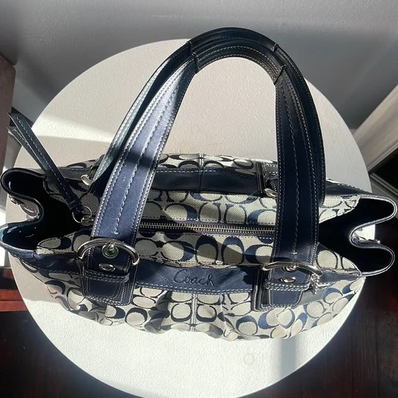 Coach purse - Picture 2 of 7